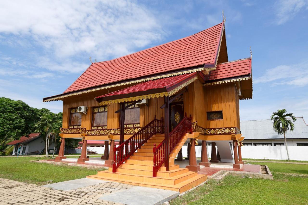 Amaris Hotel Muara Bungo - Jambi Экстерьер фото