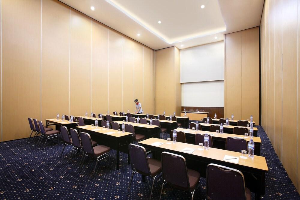 Amaris Hotel Muara Bungo - Jambi Экстерьер фото